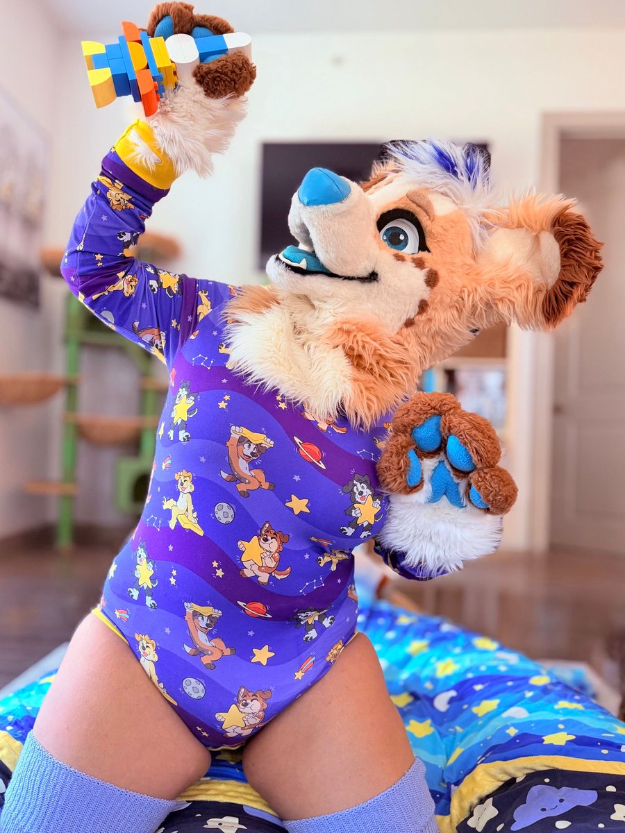 OnesieDownunder's tweet photo. Paws among the stars and dreams beyond the moon 🐾🌙

The Star Pups Onesie (designed by @AkkoDoggo) launches October 27th at 7PM EDT 🐶🌟

Blast off at https://t.co/atWWZtU3Ny 🚀

📸: @dinocorgnuggets

#onesiesdownunder https://t.co/NDL126v2u6