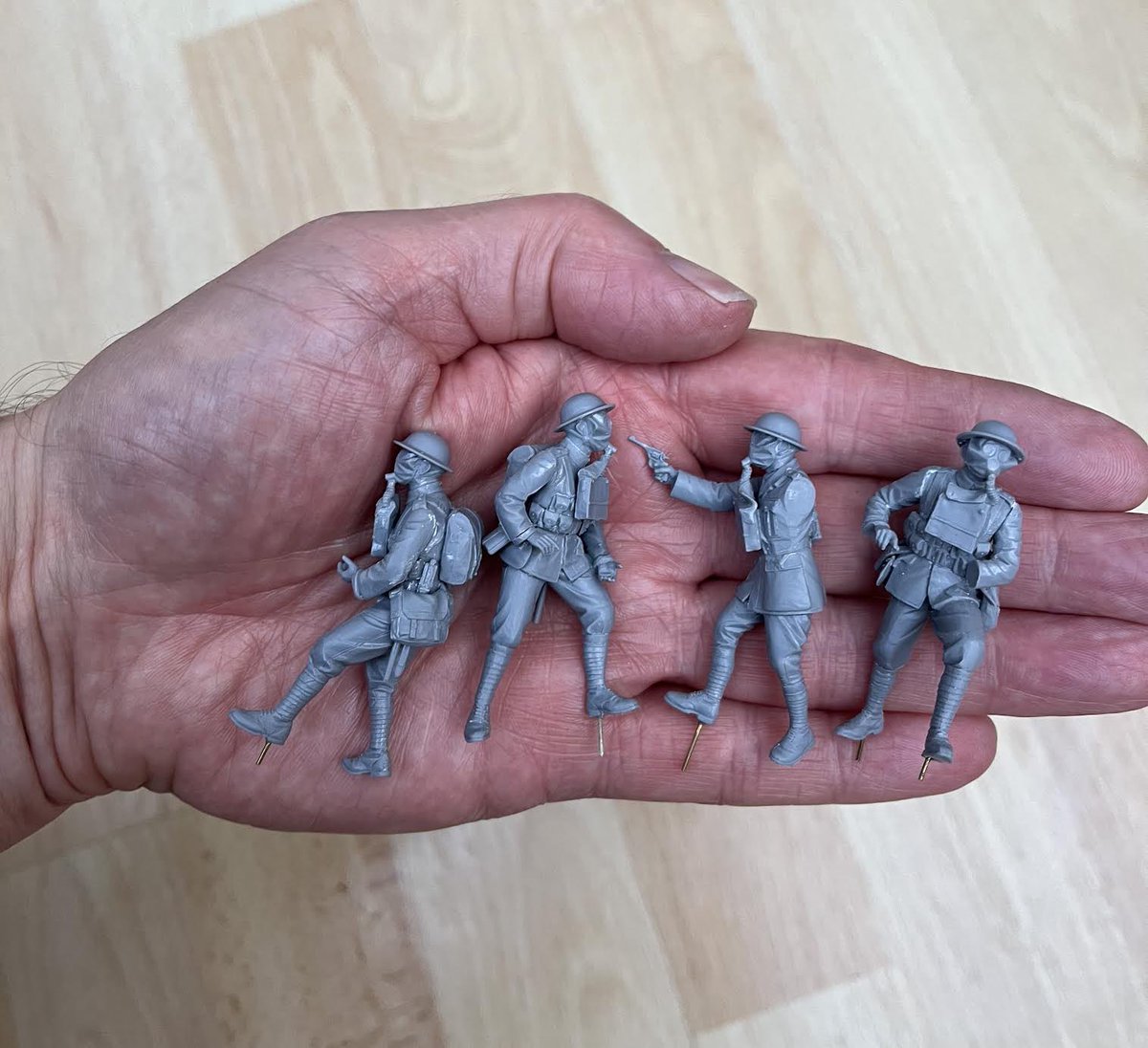 IanTheWelder63's tweet photo. Figs just about built now for my WWI scene for #JFFWWI
2 of them have had new arms as the kit ones weren’t working out once the weapons are in place-gas mask pouches are too bulky. First brown colour on now
At some point I need to add straps to the mask pouches.
Groundwork next. https://t.co/qhp4PloByG