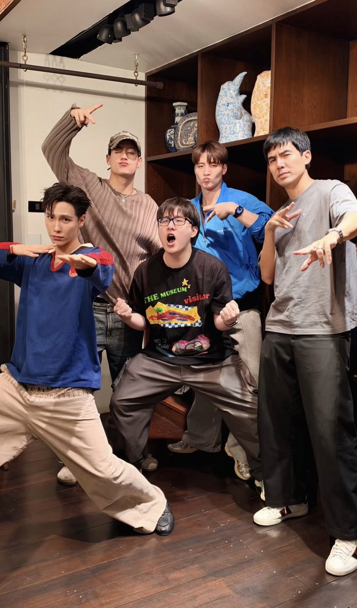 nebvlaf's tweet photo. คุณจูอยู่จีเอมเอมจะเป็นพี่คนโตไม่ก็รองโตเสมอไม่ว่าจะไปอยู่กับกลุ่มไหนเยย จะทำหน้าที่คอยดูแลน้อง ๆ ตลอด แต่พอกลับไปอยู่กับแก๊งนาดาวแล้วเป็นน้องเล้กที่น่าโอ๋เอ๋สุด ๆ พี่ ๆ ทุกคนตามใจ อายุเลข 3 แย้ว แต่ 3 ขวบของแก๊งนี้ตลอดปัย 55555555555555 https://t.co/YKysgfTitE