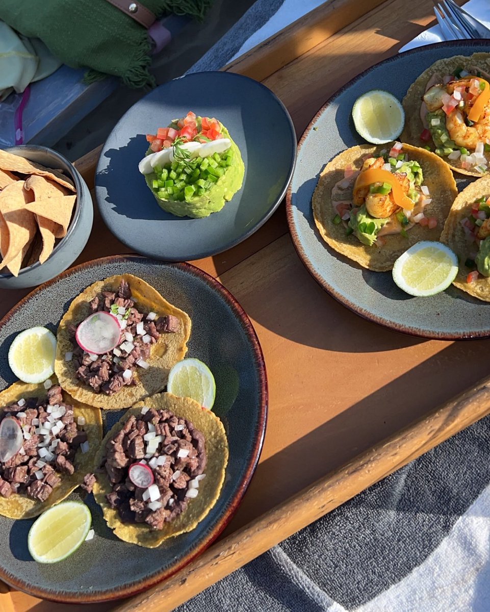 IvyACalloway's tweet photo. Taco Tuesday https://t.co/mv1iJiIZJ1