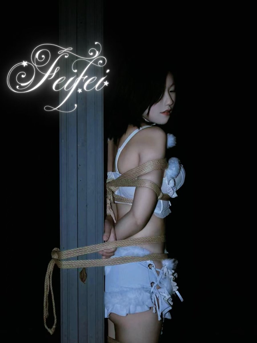 fei_fei_feifei's tweet photo. 夜路、长椅、柱子……
都被我用绳子占满了。
想解开吗？还是想看我被绑得更紧一点？
老师：@fairywhale77 
摄影师：@YUFEI0010 https://t.co/Yc2oy8IYPq