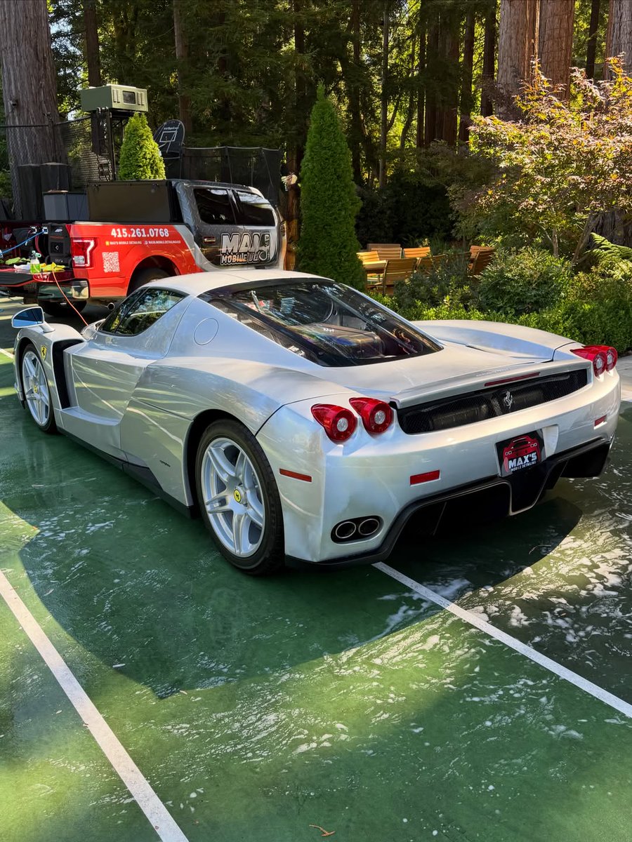 ApexDistrictX's tweet photo. Ferrari Enzo https://t.co/483vQUEPDm