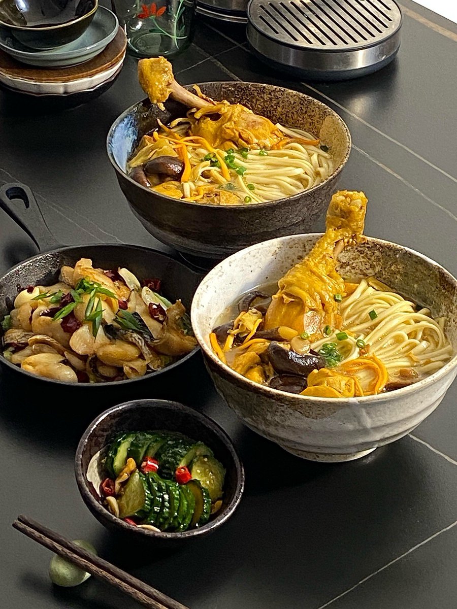 Takasugival4's tweet photo. [町の食堂で、惩みなく作られた料理を食べた。スプーンで皿を軽く搅ると、ほんのり香ばしい味が立ち昇った]， https://t.co/xgAdwgaz7M