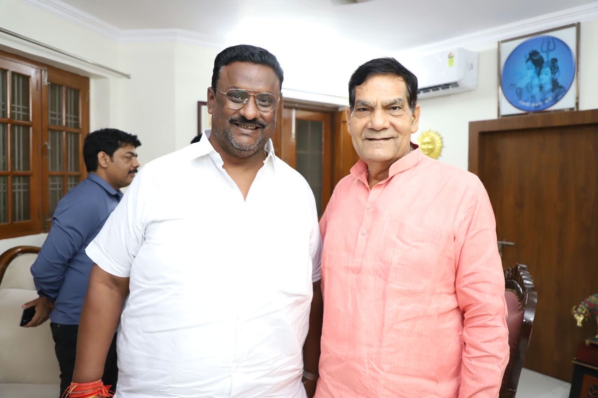 AKSharmaOffice's tweet photo. माननीय विधायक शाहगंज जौनपुर उत्तर प्रदेश
श्री @ramesh4shahganj जी ने आज माननीय मंत्री श्री @aksharmaBharat जी से शिष्टाचार भेंट की।
@narendramodi @myogiadityanath @AmitShah @NitinNabin @mppchaudhary @idharampalsingh
#NayeBharatKaNayaUP
#GoodGovernance
#HumaraUP #VikasExpress https://t.co/oLuO6EgKyp