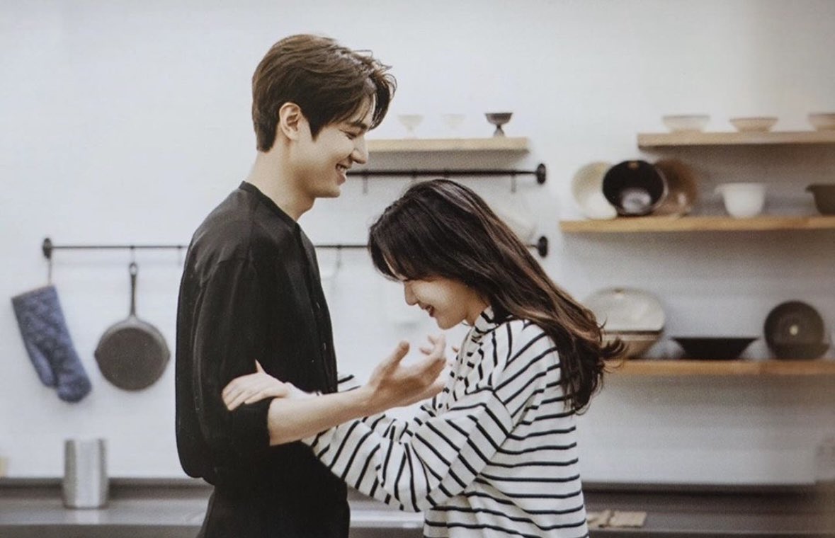 inii_0's tweet photo. 난 아직도 여기 갇혀 산다고 https://t.co/BS7ShGumoy