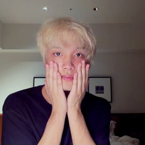 ikonypncfc's tweet photo. haechan tomato cheeks🐻🍅❤️ https://t.co/kdgOPWUkWO