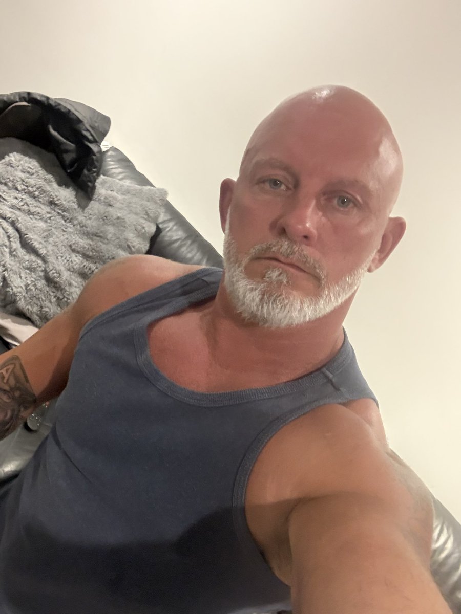 AndrewEvansb9k's tweet photo. Home and time to clean and cook now the day never stops https://t.co/PBP6jHzSmS