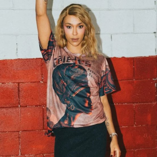 centralreality's tweet photo. 🚨AGORA: Erika Hilton solicita o BLOQUEIO dos bens e das contas bancárias de Flávio Bolsonaro e de sua esposa após suposta fuga para os Estados Unidos. https://t.co/IdhiZ47nX9