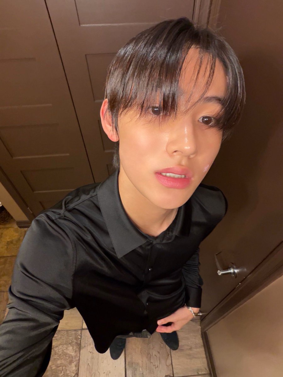 cortisinawvrse's tweet photo. [261027] WEVERSE POST

#CORTIS #코르티스 #SEONGHYEON #성현 #GREENGREEN
🧃 https://t.co/cZejh9p9a0