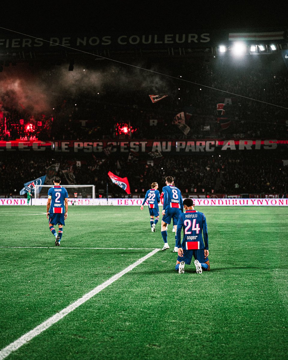 ClemMany's tweet photo. POV : t’es photographe sur le match PSG - OL et t’as tué ça 📸🙇‍♂️

Le thread ! https://t.co/j559XkTGW4