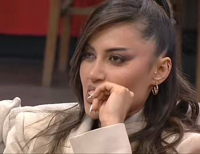 VRX006X's tweet photo. حرفيا مافيه مشكله تستدعي انك ترسلين بالخاص حتى لو فيه انتي كذابه وماتحبين ايهاب ومبسوطة بالانفصال جيبي سبب مقنع نصدقك
#قسمة_ونصيب https://t.co/cYow5GtARf