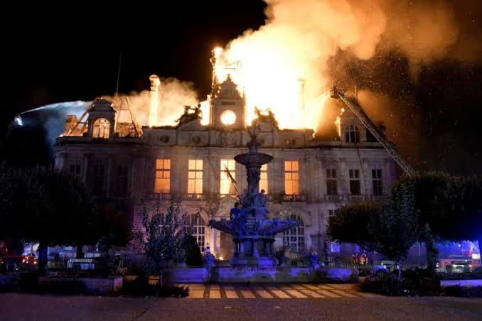 amonita00's tweet photo. @leroidestacos @sun_iron88 Pour ta culture, petit génie : l'Afghanistan est devenu la marionnette des Anglais et des Russes, alors que le Japon est resté indépendant et a écrasé la Russie. C'est pour compenser ton vide intellectuel que tu brûles des mairies ? https://t.co/hyWefNCeFi