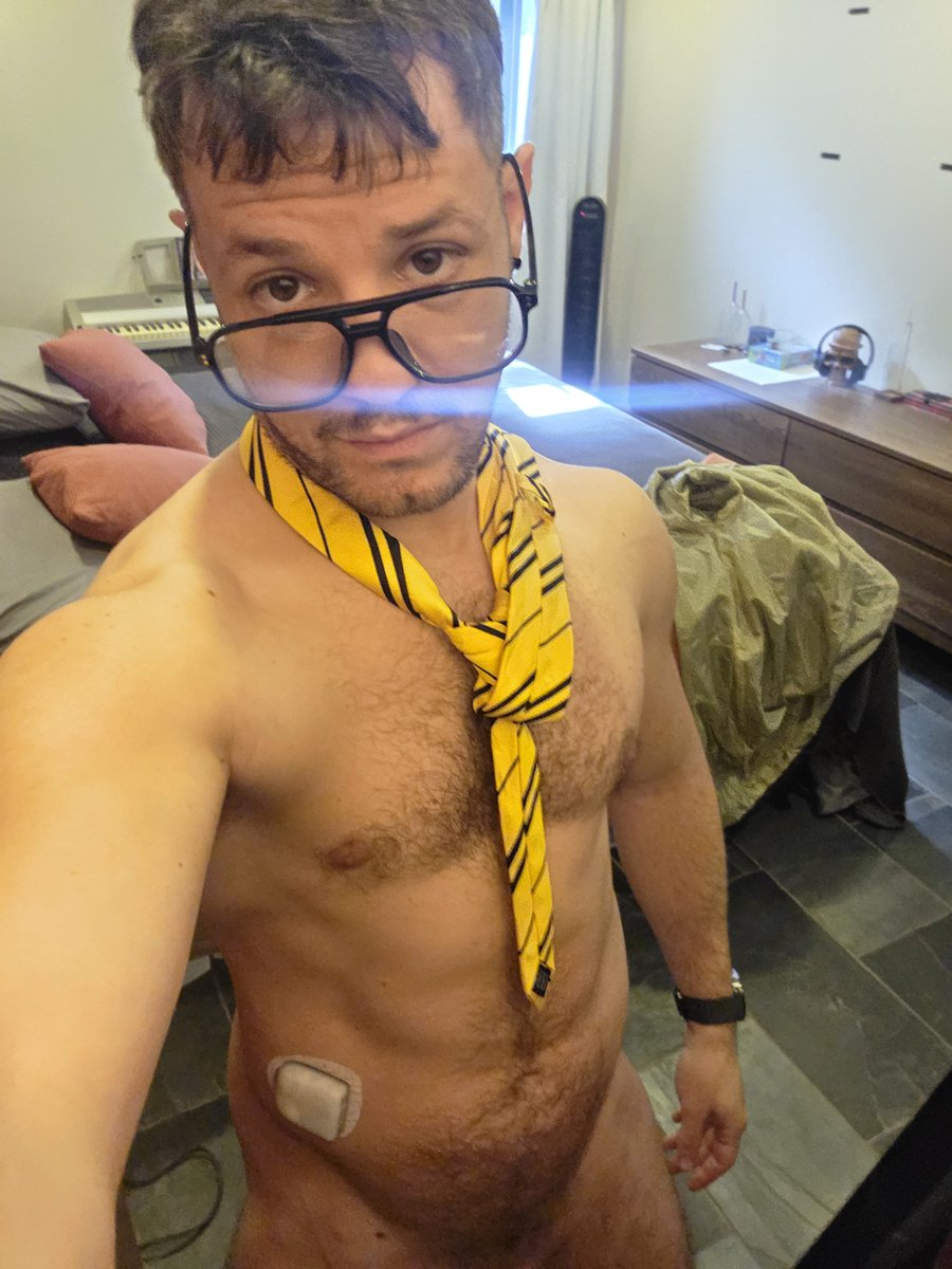 DaxHawt's tweet photo. Just a Hufflepuff getting ready for his day 😉🦡🪄

#gay #gayman #gayguy #gaymtl #hufflepuff #hogwarts #wizard #sexy #fit #muscular #tie #magic #glasses #halloween #poufsouffle #Poudlard #cosplay #naked #spookyseason https://t.co/SQW6lqRq3a