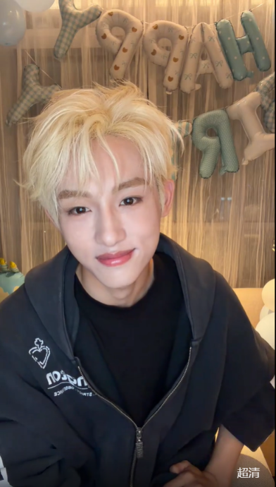 soonyunqi's tweet photo. Birthday boy 💙 https://t.co/eMf89SLyKc