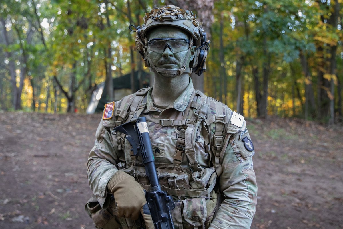USNationalGuard's tweet photo. Thirteen @IowaNatGuard Soldiers tested their combat skills at the first National Guard E3B event. Two earned the Expert Infantryman Badge, while all gained valuable experience to strengthen readiness for future missions.
https://t.co/JF9YjGdFfc https://t.co/XXPkI8OoYw