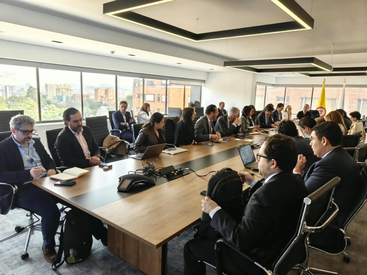 PositivaCol's tweet photo. Hacemos presencia en el Comité de Transicíón Operativa de la Reforma Pensional, donde se coordina y  se hace seguimiento al nuevo sistema de pilares de la reforma.

🧡🧡 https://t.co/XY85tlLPZx