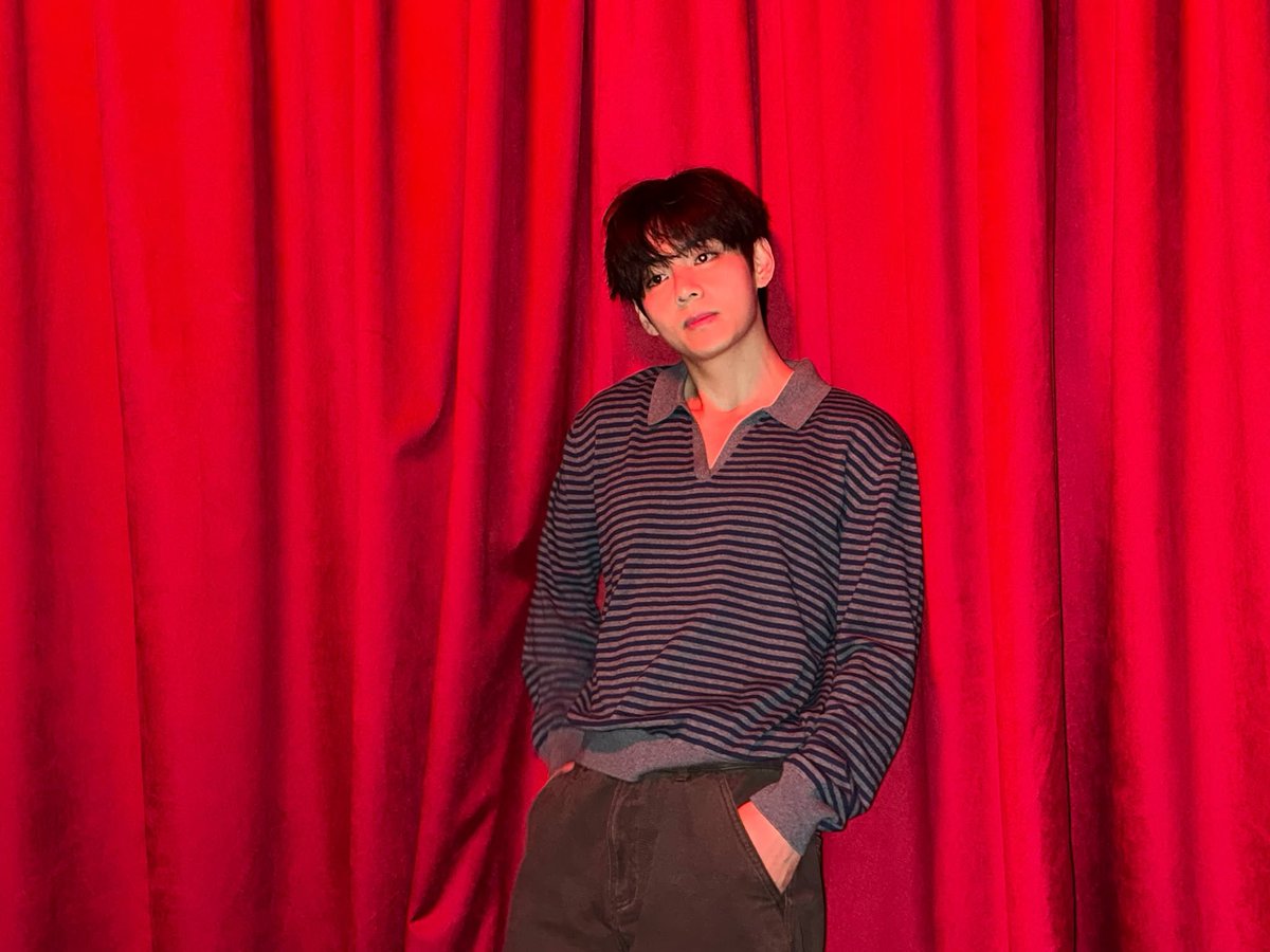 naver_taehyung's tweet photo. Taehyung Weverse

🐯I think manual cameras are difficult.
Are there any ARMYs who use manual settings? That’s so cool…
I think I’ll have to use autofocus.

(https://t.co/SAcZUp27Ym) https://t.co/5xhlsDwX7S