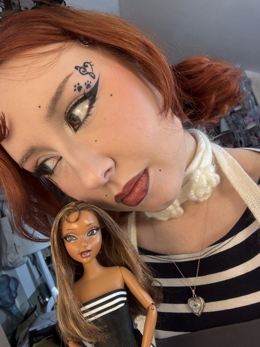waterkimlip's tweet photo. hey @n4t4nya !! i’m gonna be at your show tonight in london and i’d love to give you this custom myscene doll i made of you !! 🤍🤍 https://t.co/g5wp9rOABS