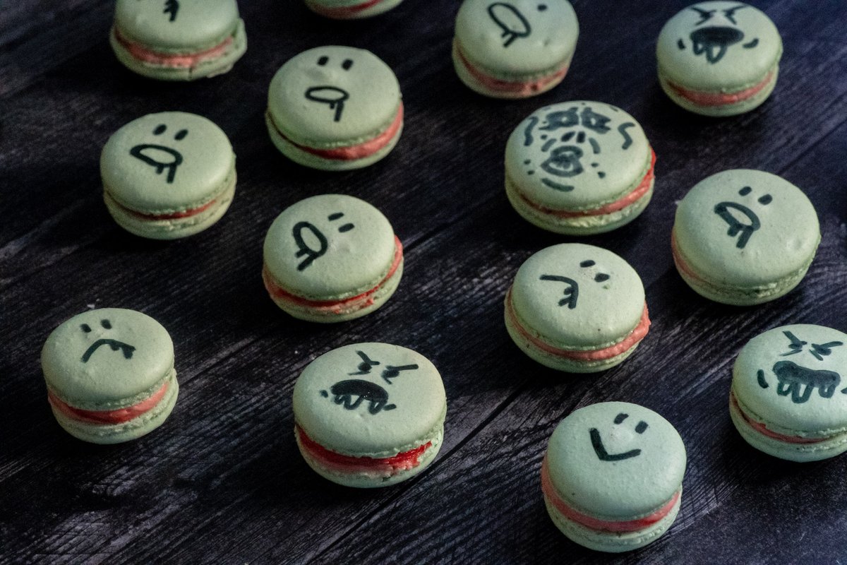 legoseed's tweet photo. apocalypse rising?? more like macarons rising in my oven O_O https://t.co/nO6BMfUc3w