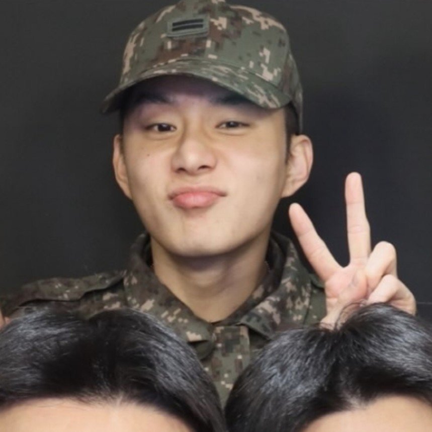 Rubyskype8's tweet photo. 261027 Jungwoo updates from the army with his friends

Oppa 👋 🫶😉

#JUNGWOO #정우 #NCTJUNGWOO https://t.co/yFRhacdh4Q