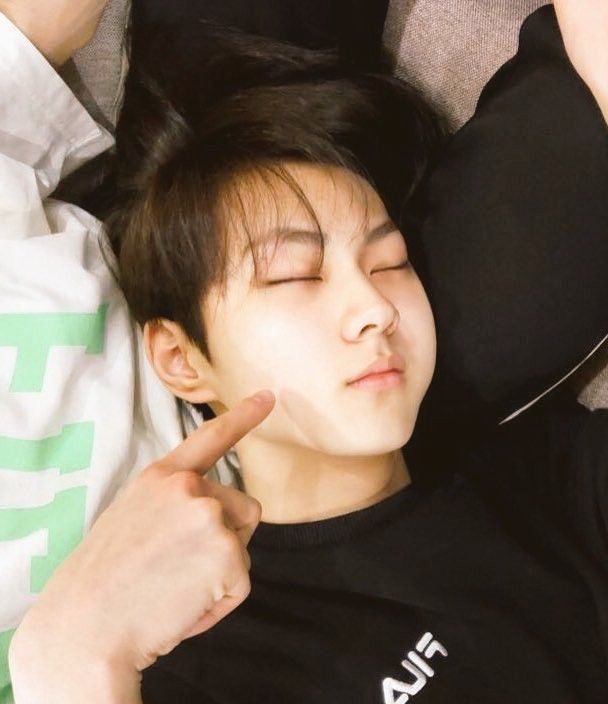 13_momoii's tweet photo. 엔하이픈 전원 권력 미쳤다 https://t.co/PIJXz32lg1