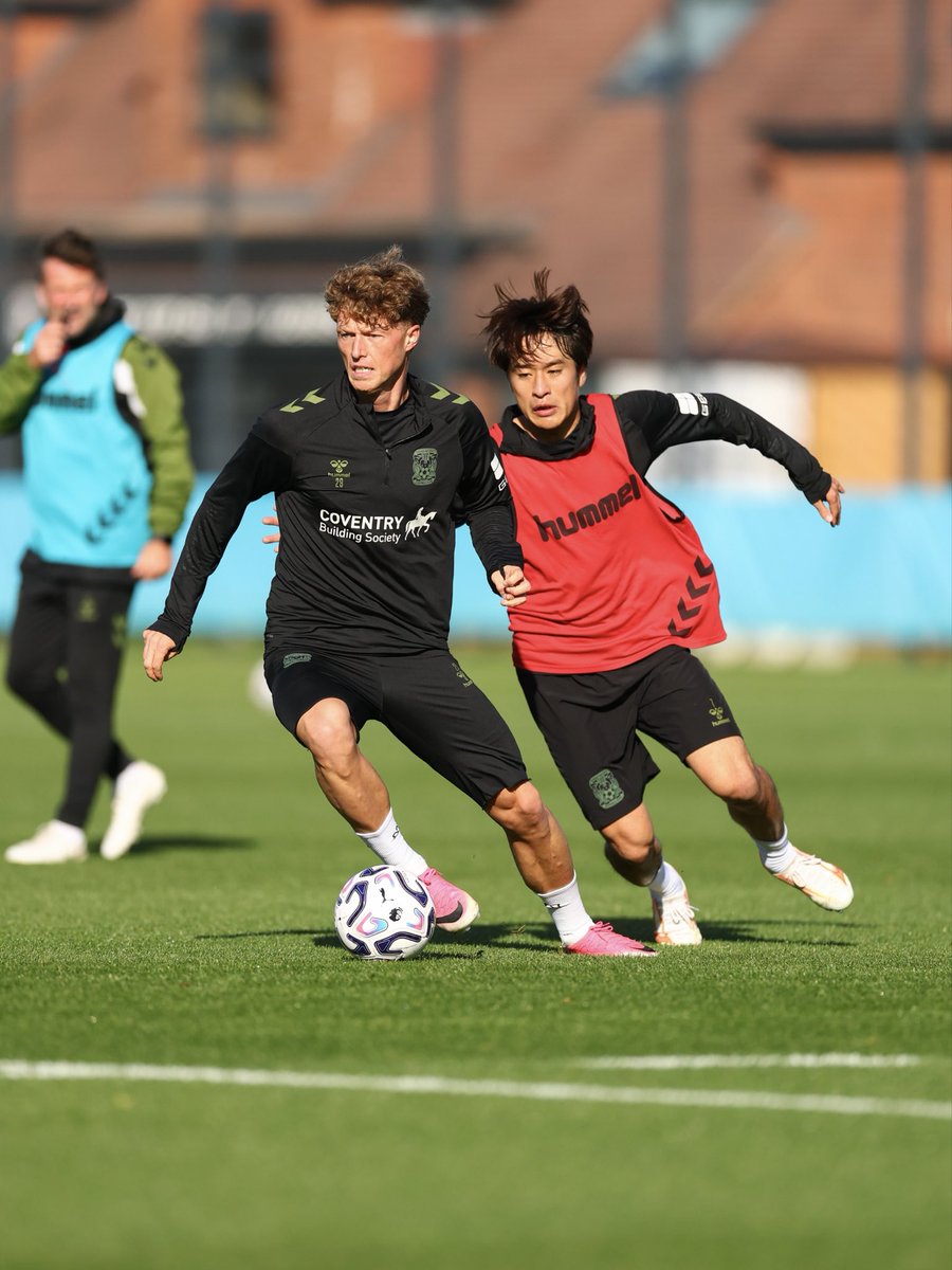 CoventryCityFC's tweet photo. Hard work continues. 🧱 https://t.co/ZvPmhJxs70