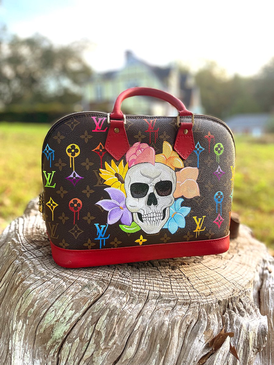 weirdartsociety's tweet photo. Spooky Season Louie Bag #handbags #custompaintjob #angelusdirect https://t.co/Qk6VTY1qrN