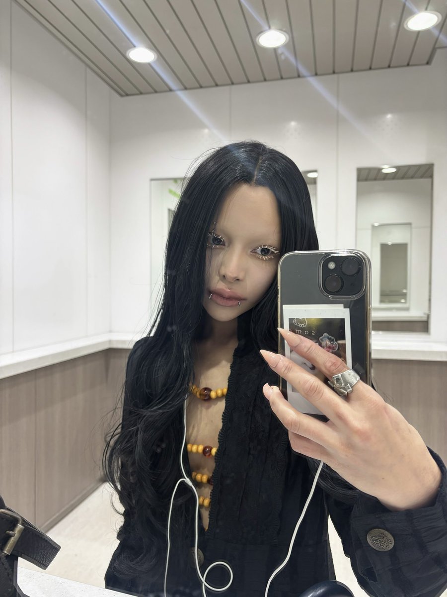 merry1030k's tweet photo. 白いまつ毛をしてみたヨ https://t.co/T8tusQJrMb