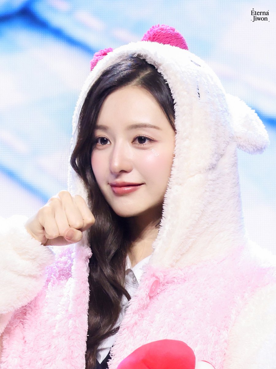 miso271's tweet photo. 키티 김지원  내 이모찌야🎀
요즘 아이돌 덕질하는 기분이다 .. https://t.co/G0maiC25ps