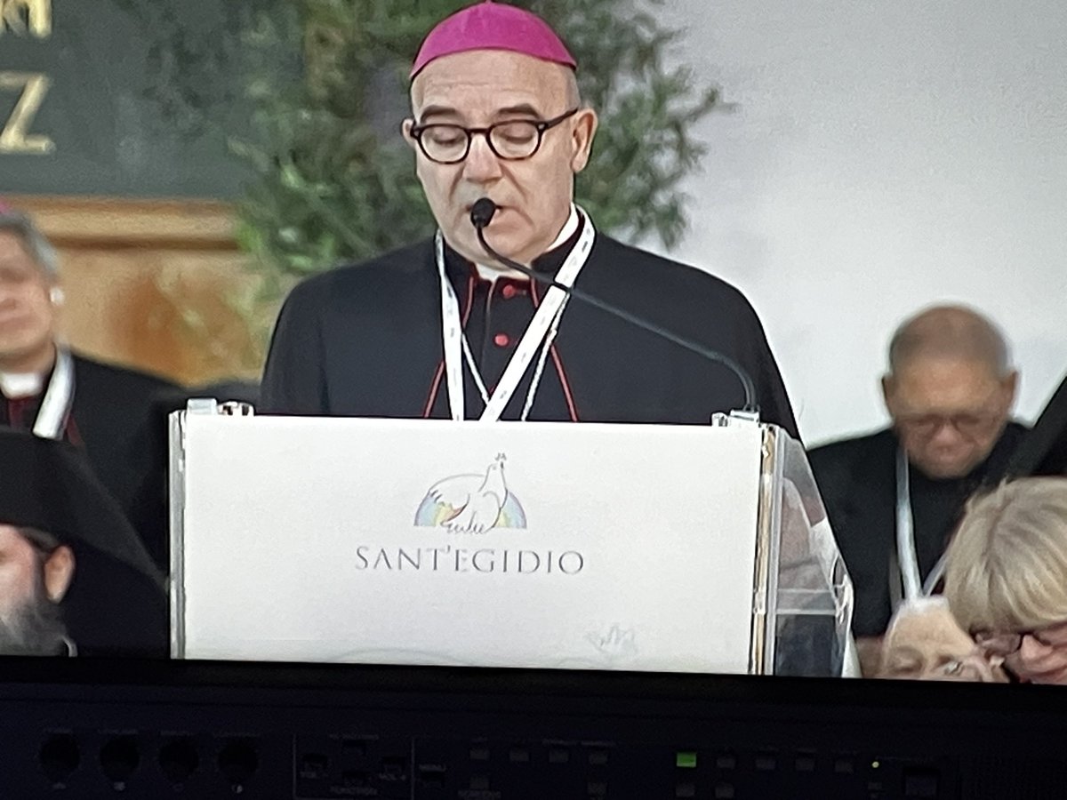 santegidionews's tweet photo. #MsgAccrocca Ciò che è seminato nella pace produrrà frutti di pace La memoria dell’incontro odierno resterà in benedizione La pace è possibile, una nuova umanità è possibile! Grazie ancora per la vostra presenza e il contributo da voi dato in questi giorni #assisi26 https://t.co/CQY8JPtpAF