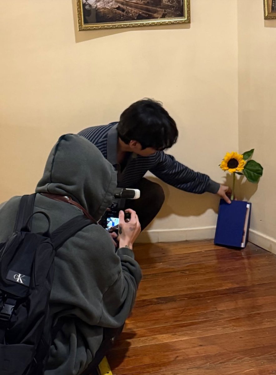 staerrafic's tweet photo. posted on all three apps taehyung is giddy as hellllfkfjgjfjg https://t.co/UbXIQ9CbC1
