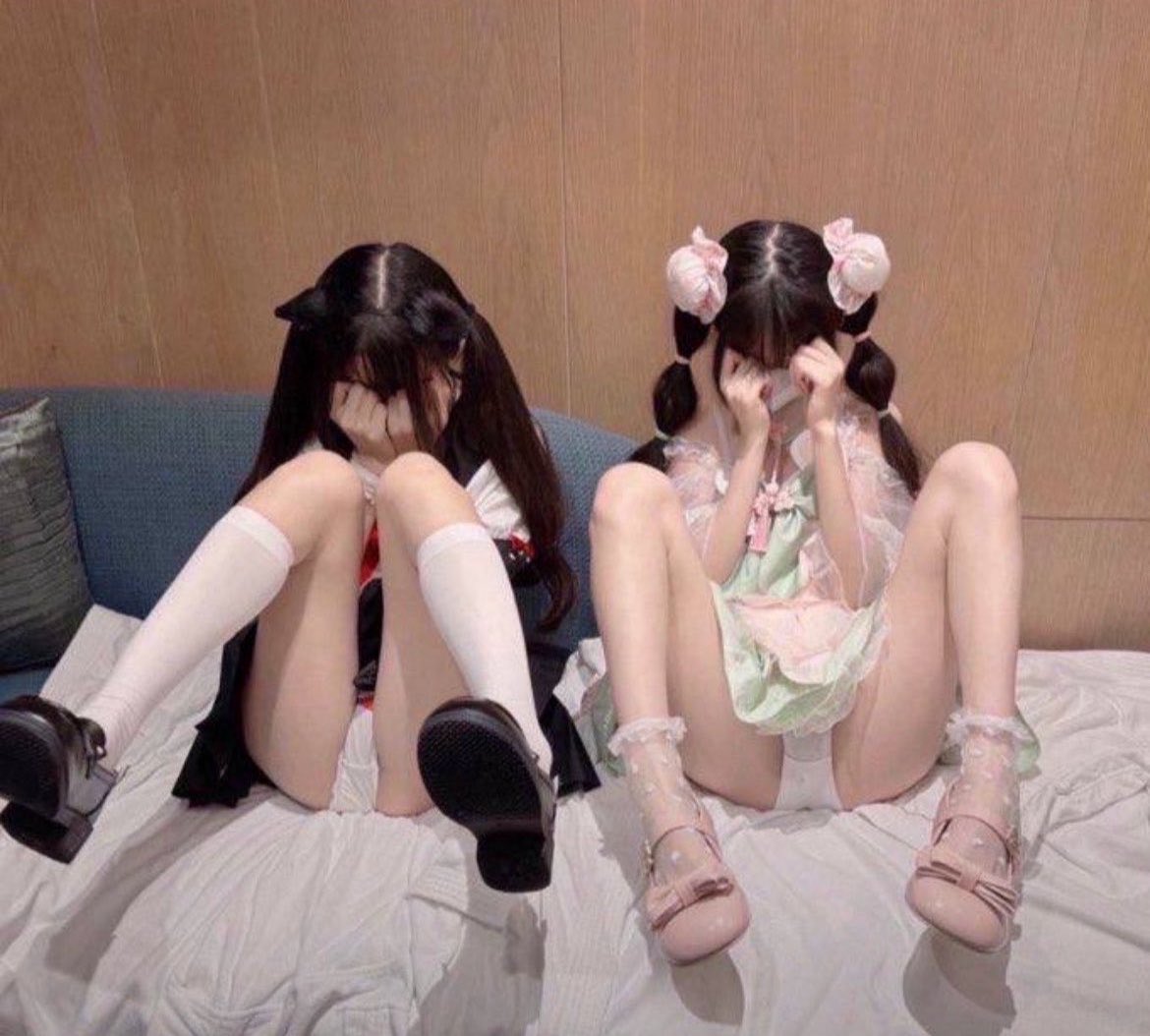 angela31rc6's tweet photo. 继续继续。          初中生

有人想锐评一下我跟闺蜜的福嘛 🥹           

看完不许瞎说，赶紧看，我要删了        

真没有📷 流言 1 1我真的给呀 https://t.co/SPAfkJjjdj