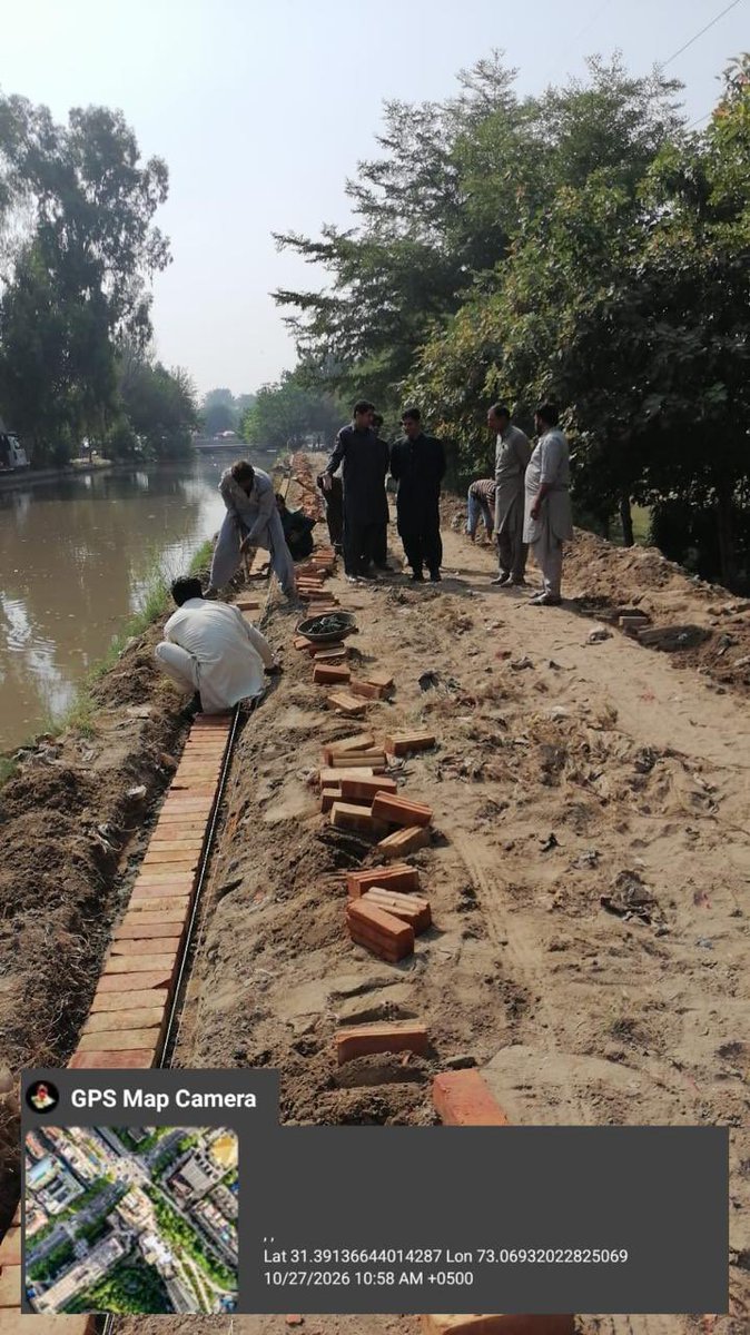 MaryamNSharif's tweet photo. A track along the main canal being constructed in Faisalabad. https://t.co/vYCanG5kU3