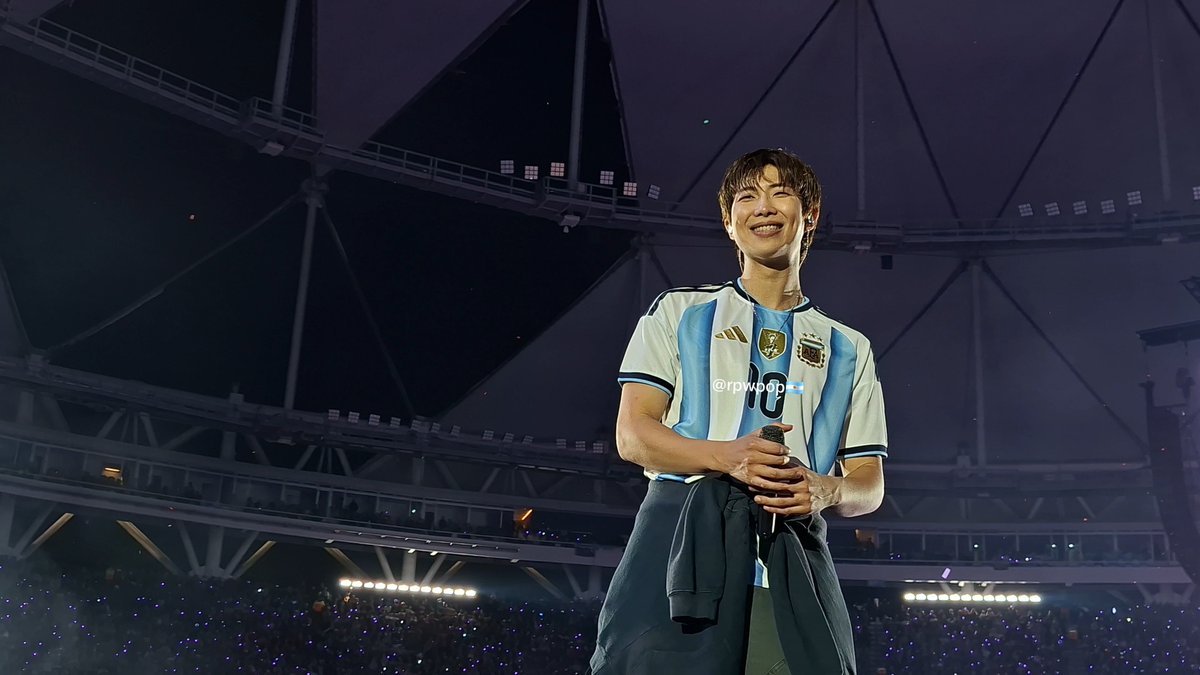 luna95_nam's tweet photo. Tengo unos cuántos seguidores nuevos y que pena porque yo voy de reflexiones profundas a que bellos los hoyuelos de Namjoon. https://t.co/fvF5sA0aJY
