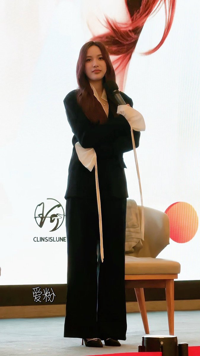 Freen__aifen's tweet photo. 黑色西装yyds！！已经找不到形容词了，只会反复说：好帅好帅好帅！！
#srchafreen #GIRLFREEN https://t.co/ZCi0MOlBrf