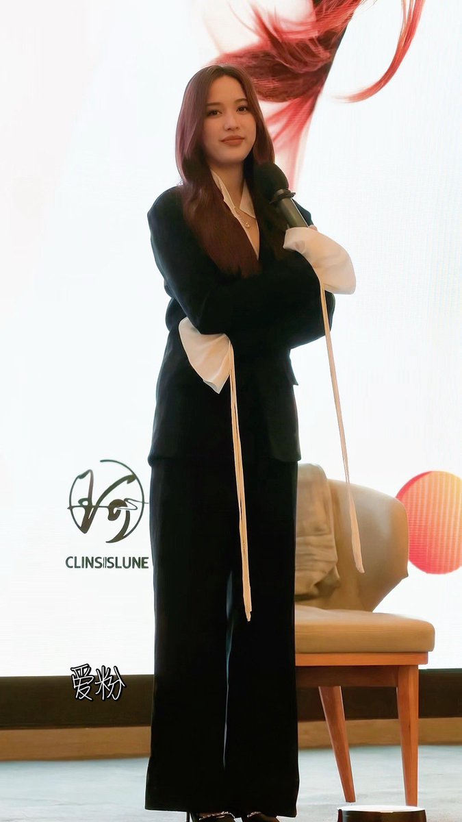 Freen__aifen's tweet photo. 黑色西装yyds！！已经找不到形容词了，只会反复说：好帅好帅好帅！！
#srchafreen #GIRLFREEN https://t.co/ZCi0MOlBrf