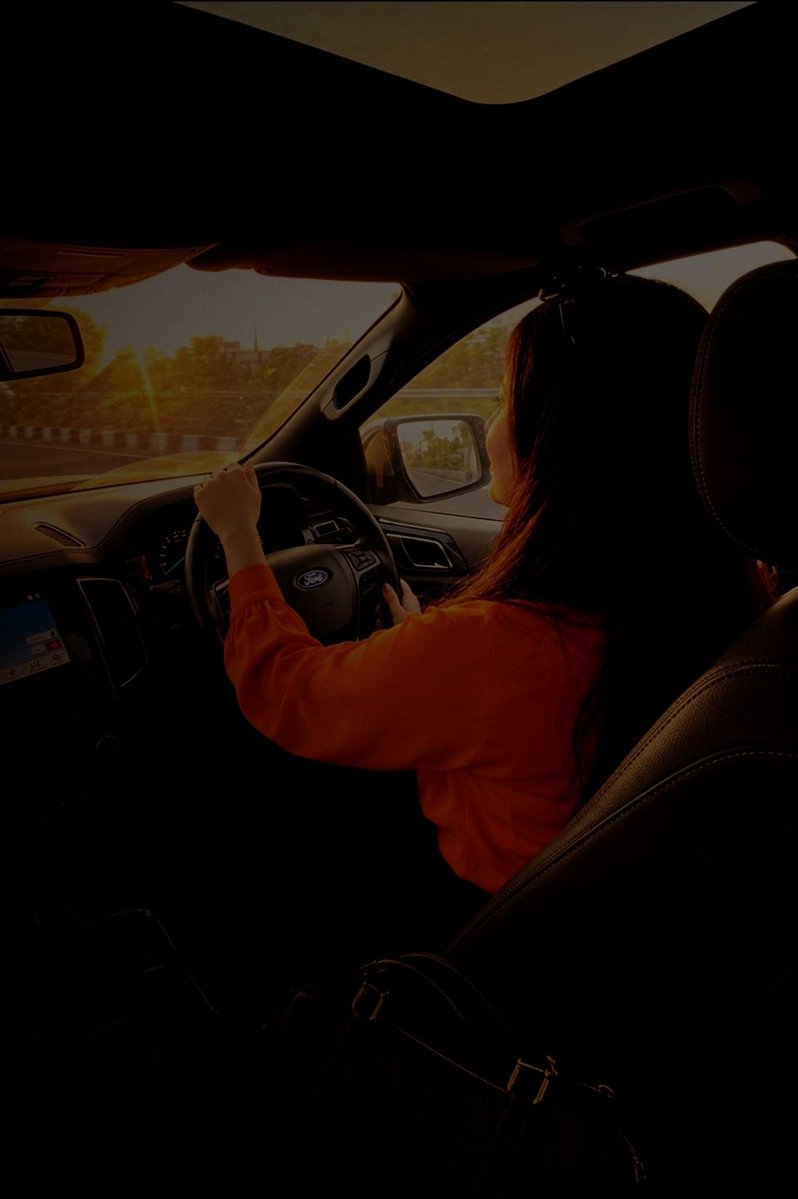 Indukaa_Perera's tweet photo. While driving home after work 👋 https://t.co/3H7FCRaP9J