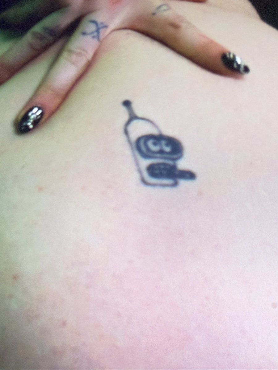 nocsumbra's tweet photo. Do you know the story behind it? DO YOU KNOW WHERE THIS IS PLACED ?? 

Be the first ones and get the set free ( ᴗ͈ˬᴗ͈)ഒ

#Futurama #mtvkay #tattooed #fanslycreator https://t.co/NqMEMP8uuI