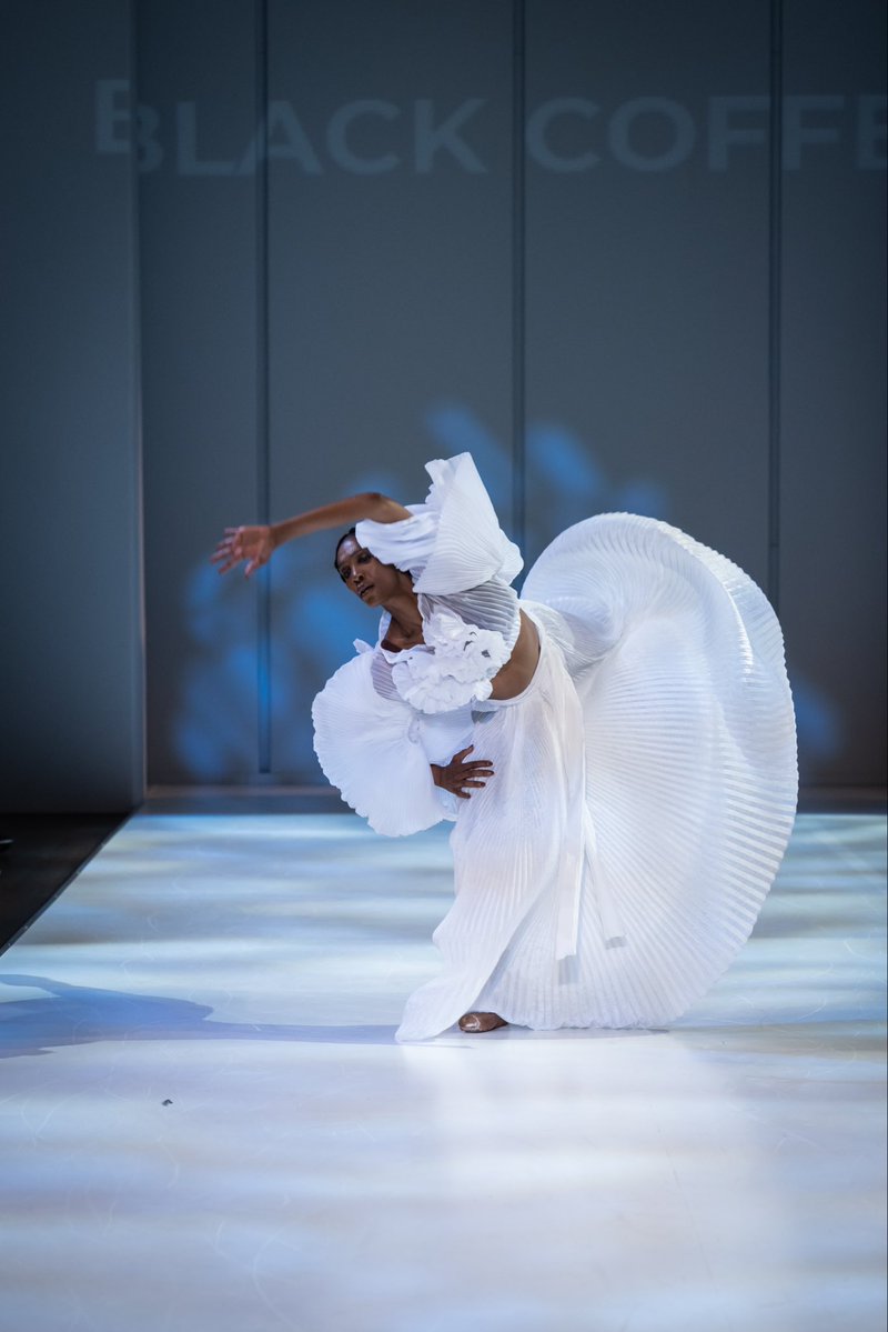 JoburgBallet's tweet photo. Last week at SA Fashion week …

Choreography: Joburg Ballet Soloist Chloe Blair
Garments: Jacques van der Watt, Black Coffee 
Photos: Eunice Driver Photography https://t.co/x2RKtdnuja
