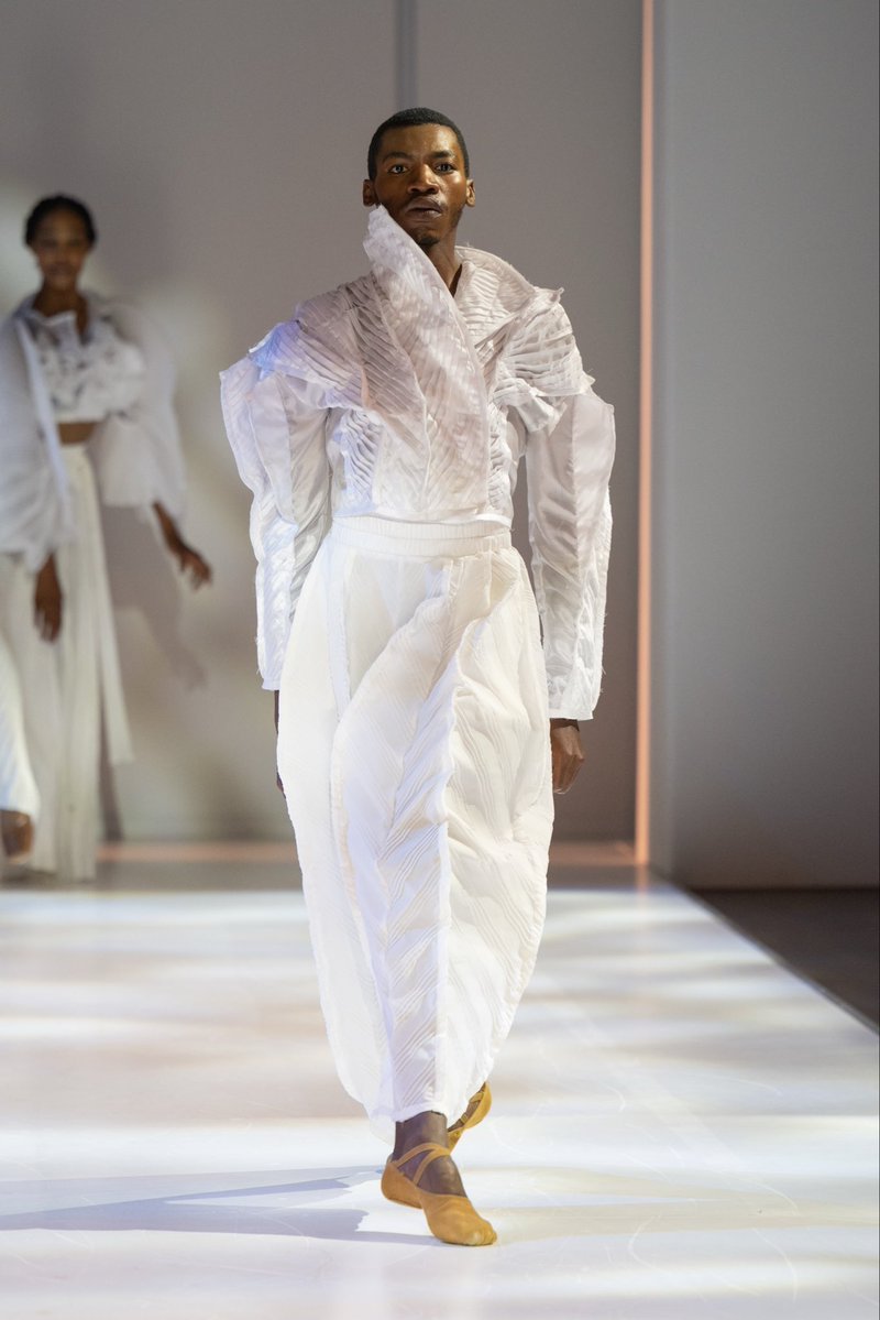 JoburgBallet's tweet photo. Last week at SA Fashion week …

Choreography: Joburg Ballet Soloist Chloe Blair
Garments: Jacques van der Watt, Black Coffee 
Photos: Eunice Driver Photography https://t.co/x2RKtdnuja