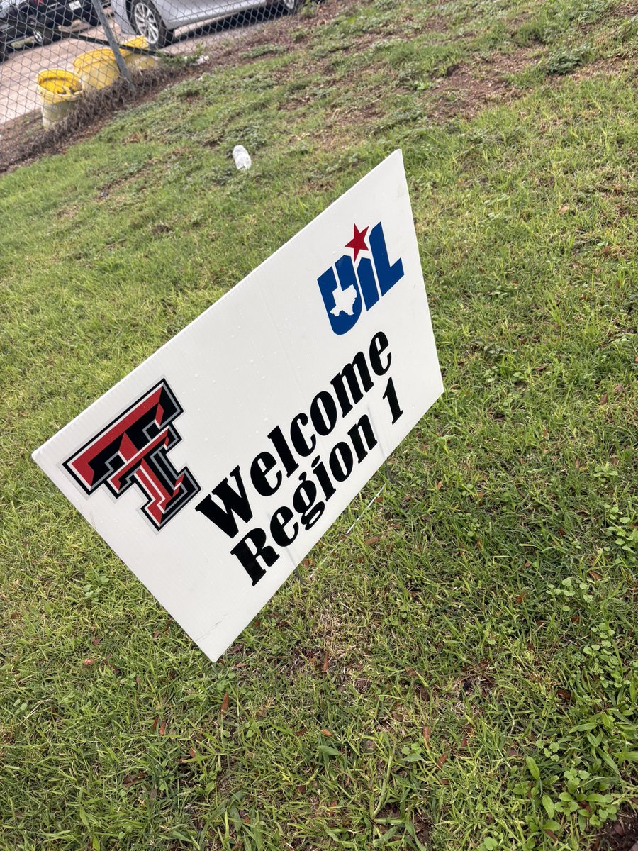 teamaisd's tweet photo. Congratulations to @PaloDuroHigh_ XC runner F. Faray for advancing to #UILState Cross Country Meet!  Great Regional Run &amp; Excellent Season for @LadySandies413 &amp; @rock_girls_XCTF runner A. Pena! @AmarilloISD https://t.co/4PX5nHtsaM