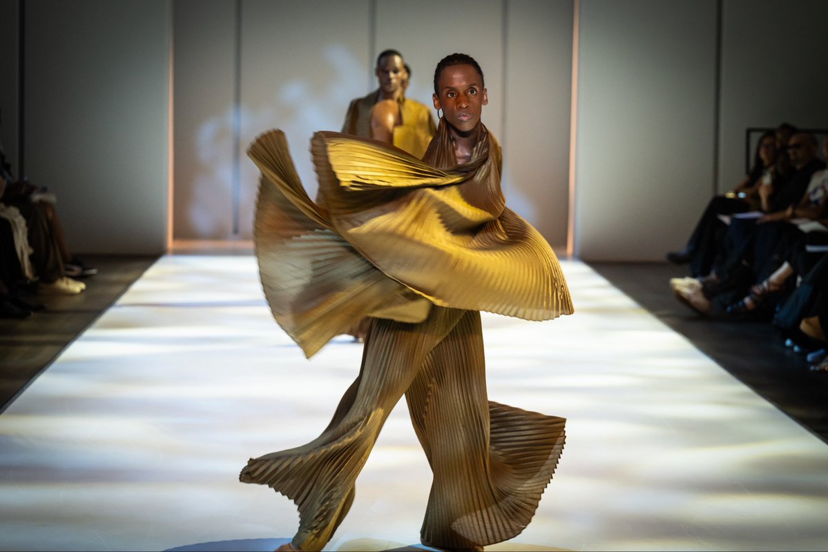 JoburgBallet's tweet photo. An incredible evening of artistic excellence! Thank you SA Fashion Week. 

Choreography: Joburg Ballet Soloist Chloe Blair
Garments: Jacques van der Watt, Black Coffee 
Photos: Eunice Driver Photography https://t.co/0ogH0sHiwf
