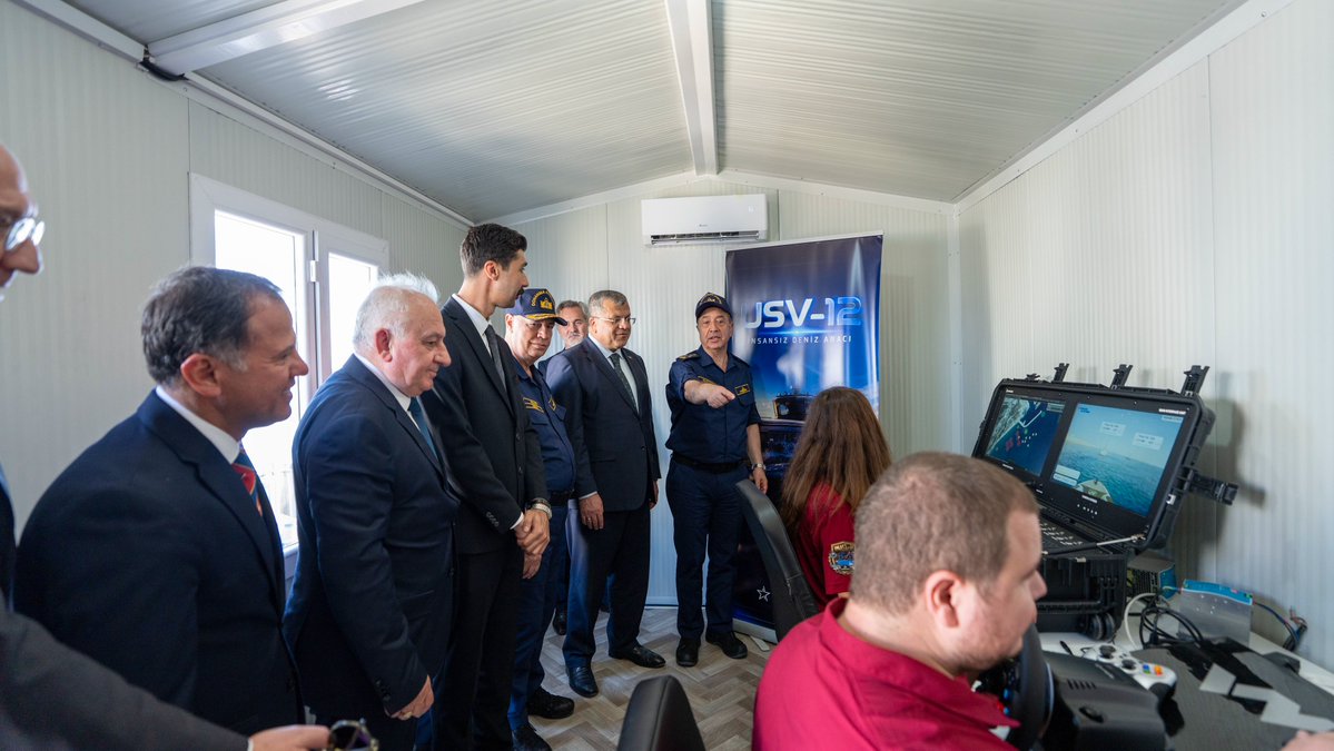 HAVELSAN's tweet photo. Deniz Kuvvetleri Komutanımız Oramiral Sayın Dr. Ercüment Tatlıoğlu, İnsansız Deniz Sistemleri (TURNAs)-2026 Tatbikatında;

✅️ADVENT COP Müşterek Harekât Resmi,
✅️ADVENT üzerinden farklı harekat ortamlarındaki unsurların birlikte kullanımı, insansız sistemler 
✅️SANCAR, USV-12, BULUT ve BARKAN'ın başarısı nedeniyle HAVELSAN'ı tebrik etti.

Tarihi tatbikat olarak tanımlanan TURNAs-2026'ya bu kritik katkıları sunmanın gururunu yaşıyoruz.

Deniz Kuvvetleri Komutanlığımıza ve Araştırma Merkezi Komutanlığımıza, HAVELSAN teknolojilerinin geliştirilmesindeki vizyonu ve güç birliği için teşekkür ederiz.