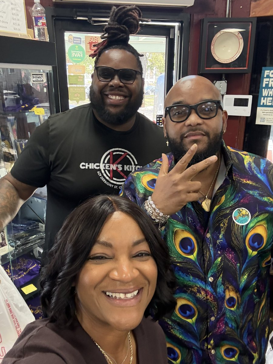 LilDizzysCafe's tweet photo. It’s always great to have Chef Marlon owner of @Chicken’s Kitchen and @JJsimmons from New Orleans on Fire 🔥 pop in to have lunch with us at Dizzy’s. https://t.co/iuC7Zii5j4