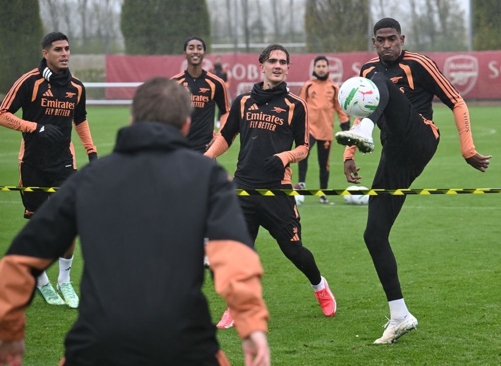 pierismox_'s tweet photo. 📸🇪🇨 Piero Hincapié, durante el entrenamiento de ayer con el Arsenal.

Hoy, los Gunners se enfrentan al Fleetwood Town por la Carabao Cup.

 ¿Será esta la oportunidad de Piero para volver a sumar minutos? 👀 https://t.co/lOh7cabCyU