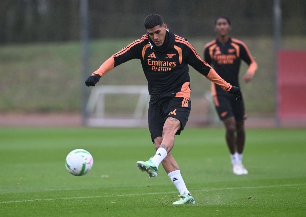 pierismox_'s tweet photo. 📸🇪🇨 Piero Hincapié, durante el entrenamiento de ayer con el Arsenal.

Hoy, los Gunners se enfrentan al Fleetwood Town por la Carabao Cup.

 ¿Será esta la oportunidad de Piero para volver a sumar minutos? 👀 https://t.co/lOh7cabCyU