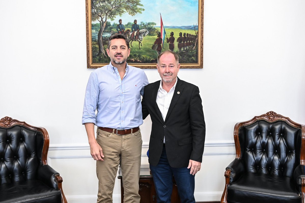 AllianaPedro's tweet photo. Un gusto recibir a mis queridos amigos, los gobernadores Harold Bergen, de Boquerón, y Juancho Acosta, de Amambay.

Les agradezco de corazón por su visita, su amistad, confianza y respaldo de siempre. ¡Seguimos juntos y más firmes que nunca! https://t.co/UrbeaATxeZ