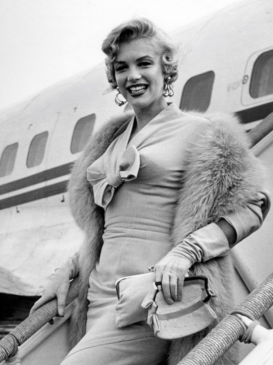 MarilynMonroe's tweet photo. Marilyn refreshed her signature platinum blonde hair every weekend as a ritual of self-care. 💫

📸: @SamShawPhoto #SamShawPhoto

#MarilynMonroe #PlatinumBlonde #OldHollywood #SelfCareRitual #HollywoodIcon https://t.co/1pzLBqIo4v