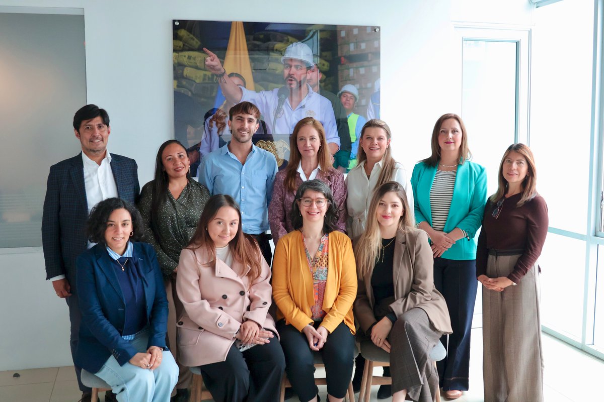 AuciUruguay's tweet photo. La coordinadora de cooperación descentralizada, Lucía Pérez junto al técnico Juan Brun, participó de un intercambio de conocimientos y experiencias con @APCColombia, en el marco del proyecto #MECCS del @pifcss para fortalecer la cooperación descentralizada. https://t.co/MIaYTh9cjt
