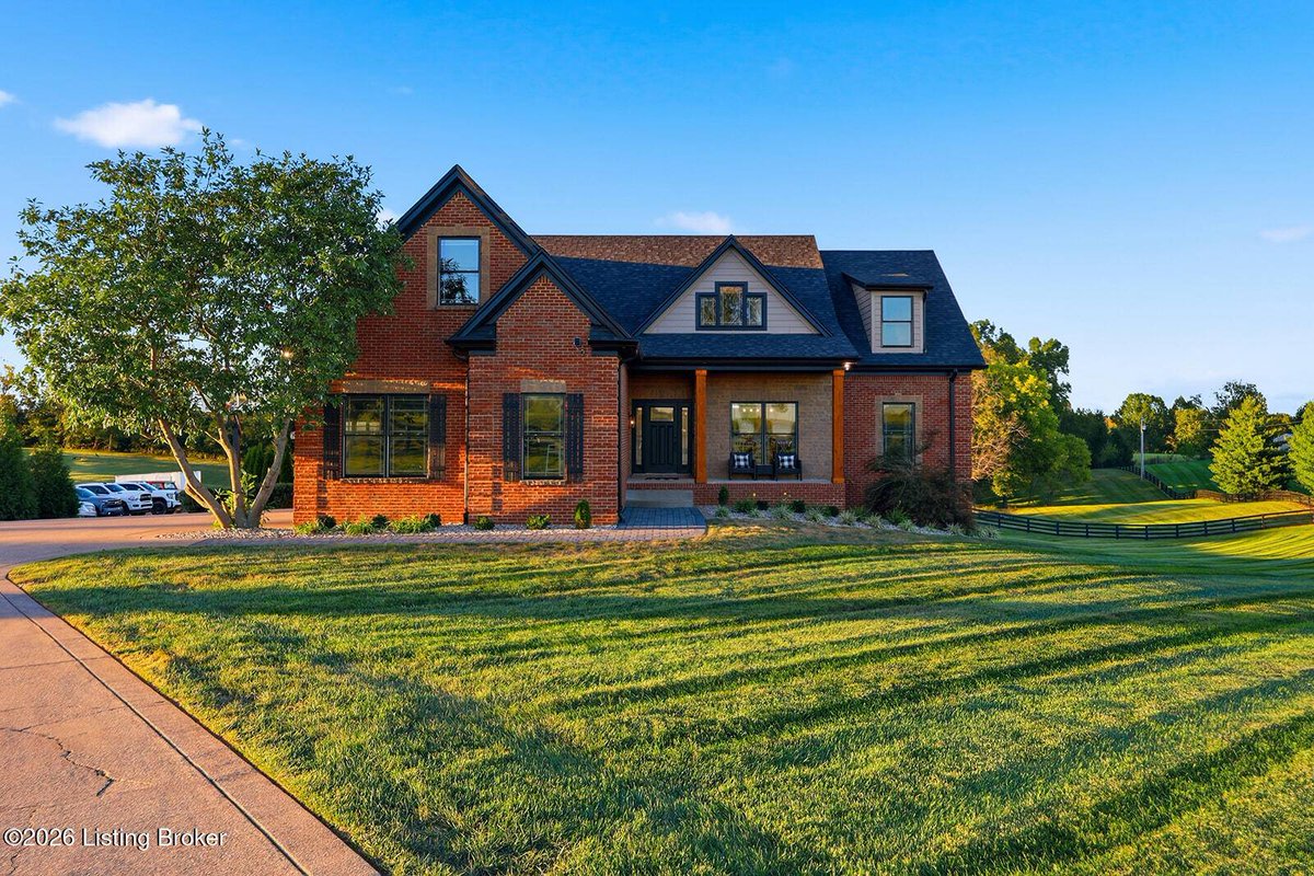 smithclick's tweet photo. Under contract at 2011 Anderson Ln, Shelbyville: a fully updated 6-bed home with 5+ acres, pool &amp; pole barn. $1,200,000
https://t.co/JqNBqUF7qu https://t.co/ur6EOdwqek